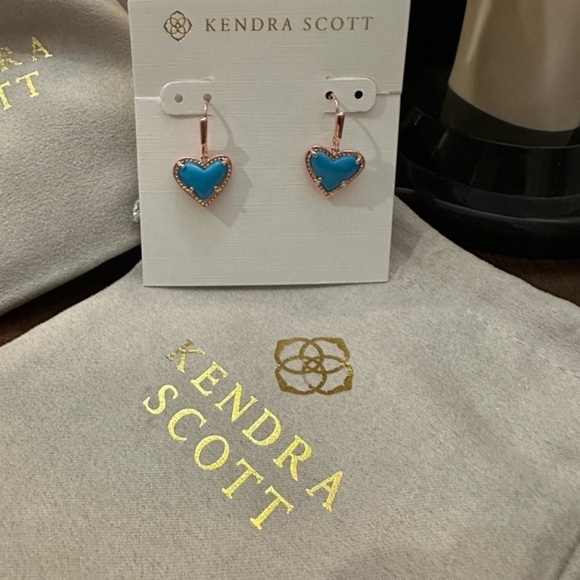 🔹️Kendra Scott 🔹️Ari Blue Heart earrings rose gold NWT - Picture 1 of 1